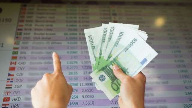 Pairs in Focus - Silver, Gold, Bitcoin, DAX, USD/JPY, USD/CAD, EUR/USD, NASDAQ 100