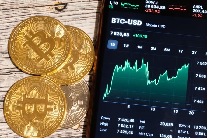 BTCUSD Forecast Bitcoin Continues Teeter Back Forth - article illustration